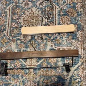 2 Wooden Hanger Set